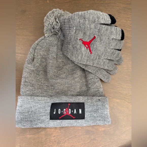 NWT Jordan Gray Beanie and Gloves Set - Picture 1 of 6